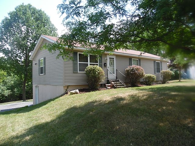 1st image of 106 Willow Dr