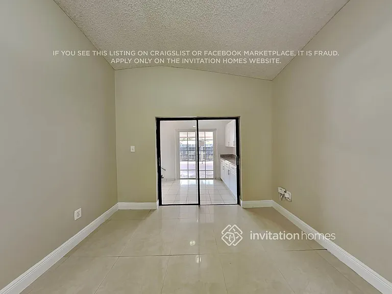1086 NW 128th Ave — Photo 3