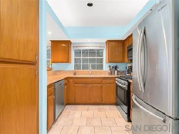 3rd image of 1652 Reed Ave #1