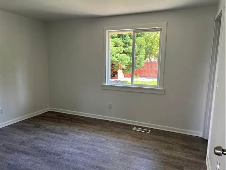 2115 W 8th Pl — Photo 10