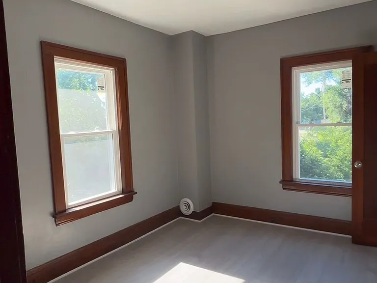 3 bed, 1.0 bath, 1230 sqft, $1,450 — Photo 21
