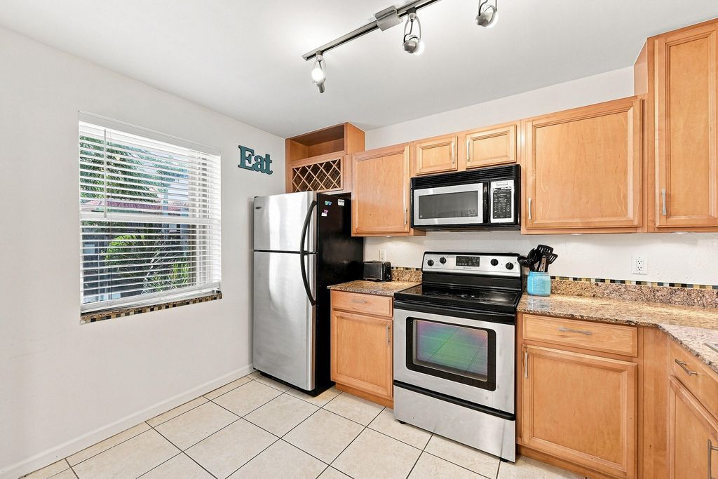 777 S Federal Highway #D204, photo 8