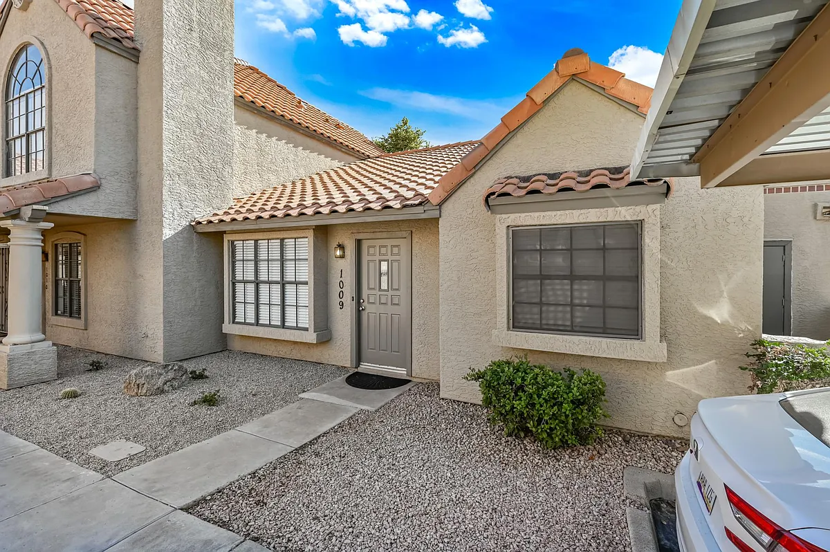 Building Photo - 5704 E Aire Libre Ave #1009