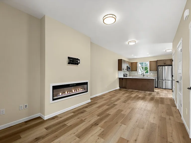 8511 Woodlawn Ave SW — Photo 6