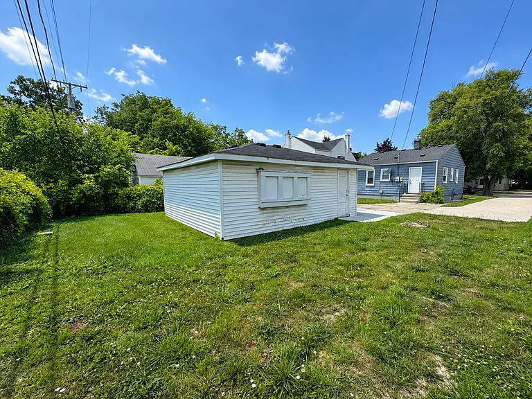 12524 Prospect Ave — Photo 19