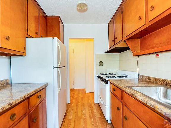4th image of 3125 Tibbett Ave APT 9G