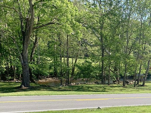 2nd image of 2375 Wolf Creek Rd