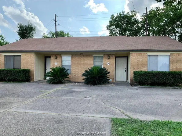 2413 Long Dr, Bryan, TX