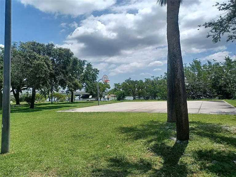 120 Causeway Blvd — Photo 24