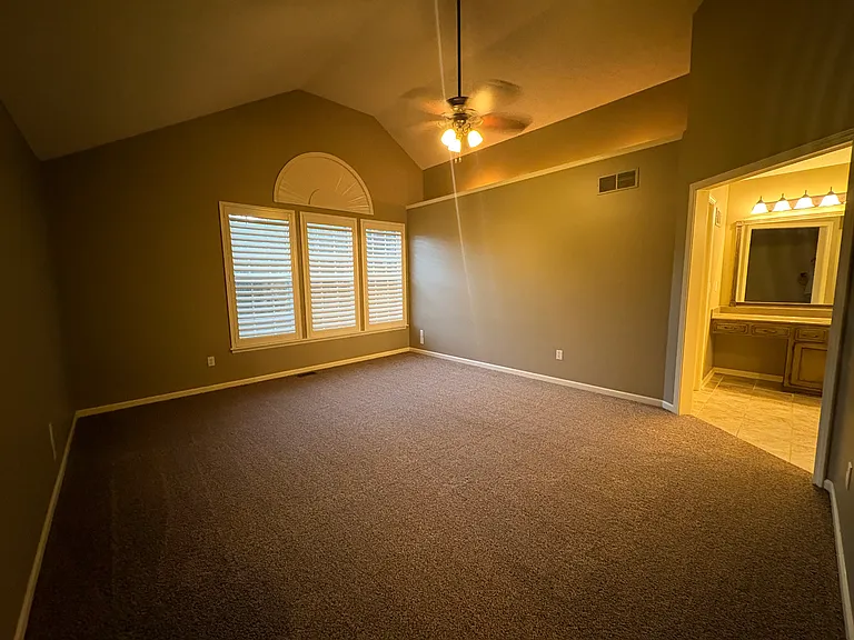 5325 NE Sunshine Dr — Photo 4