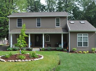 33817 Rhonswood Dr, Farmington Hills, MI