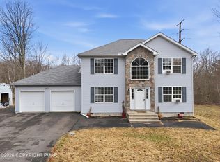 959 Cricket Ln, Long Pond, PA 18334
