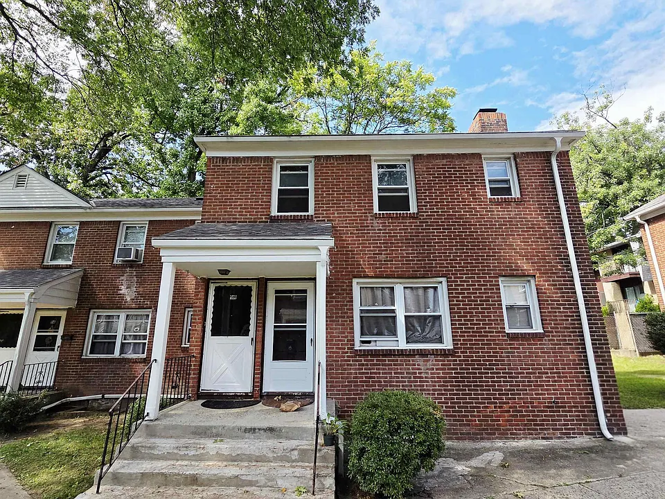 140 Van Houten Ave #10B