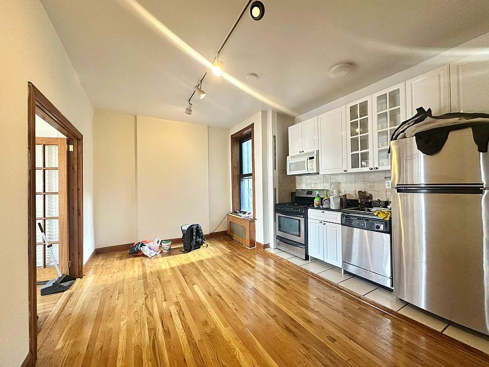 1st image of 274 W 19th St #5X