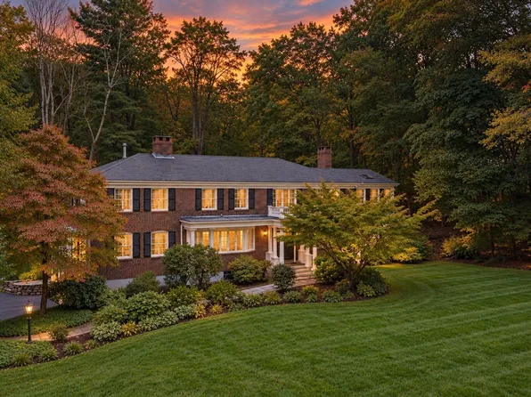 172 Country Dr, Weston, MA 02493