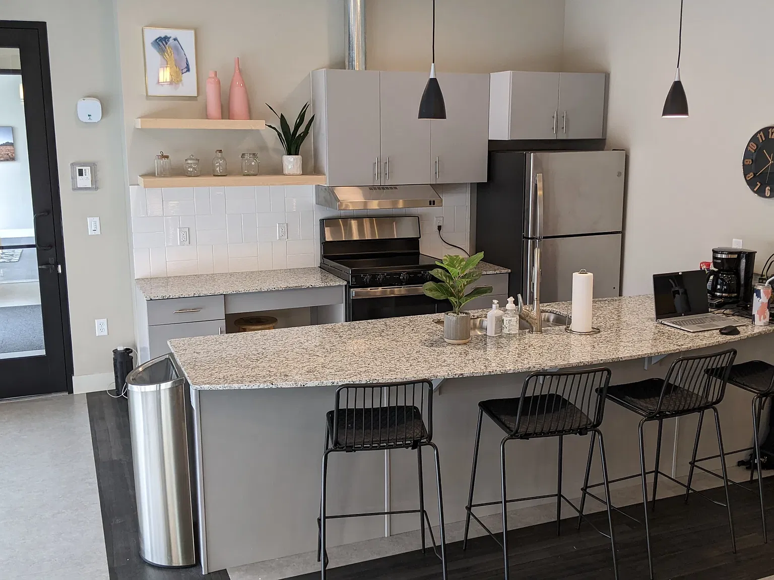 Central Station Apartments — Photo 1