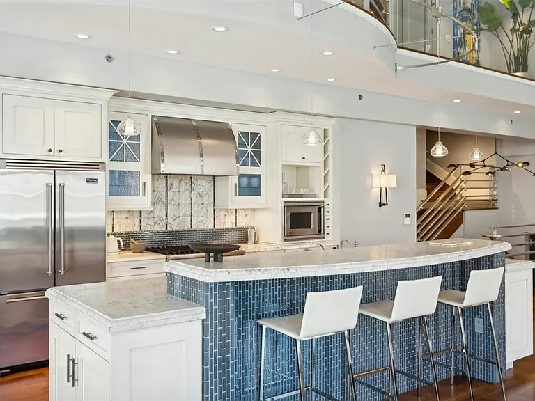 313 1st St #PENTHOUSE — Photo 5