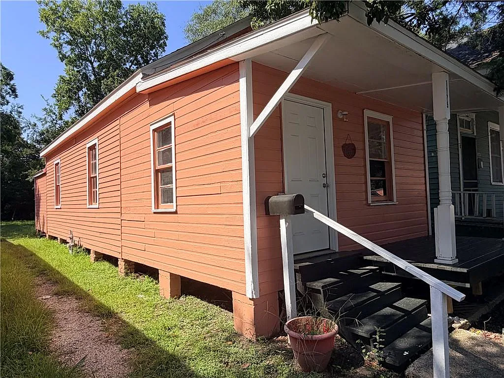 1 bed, 1.0 bath, 750 sqft, $950 — Photo 2
