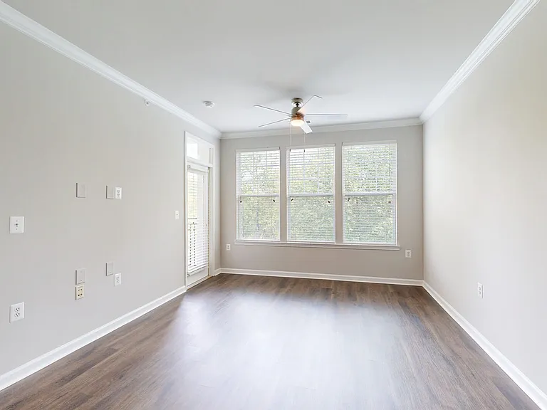 Signal Hill Apartment Homes — Photo 40