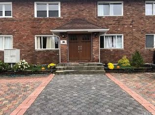 921 N Ontario Ave, Lindenhurst, NY 11757