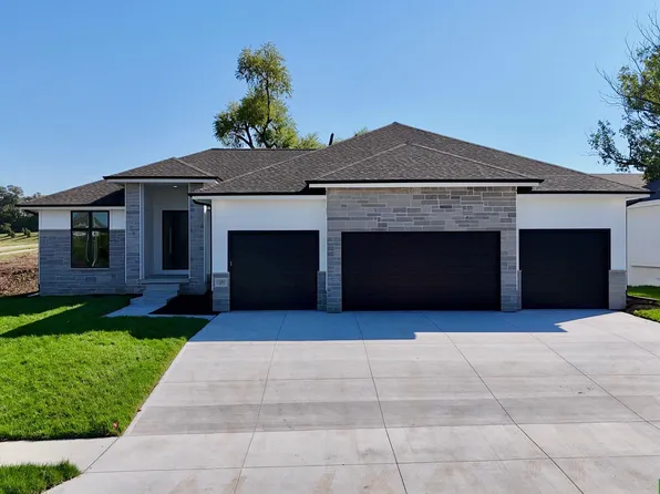 11007 S 98th St, Papillion, NE 68046