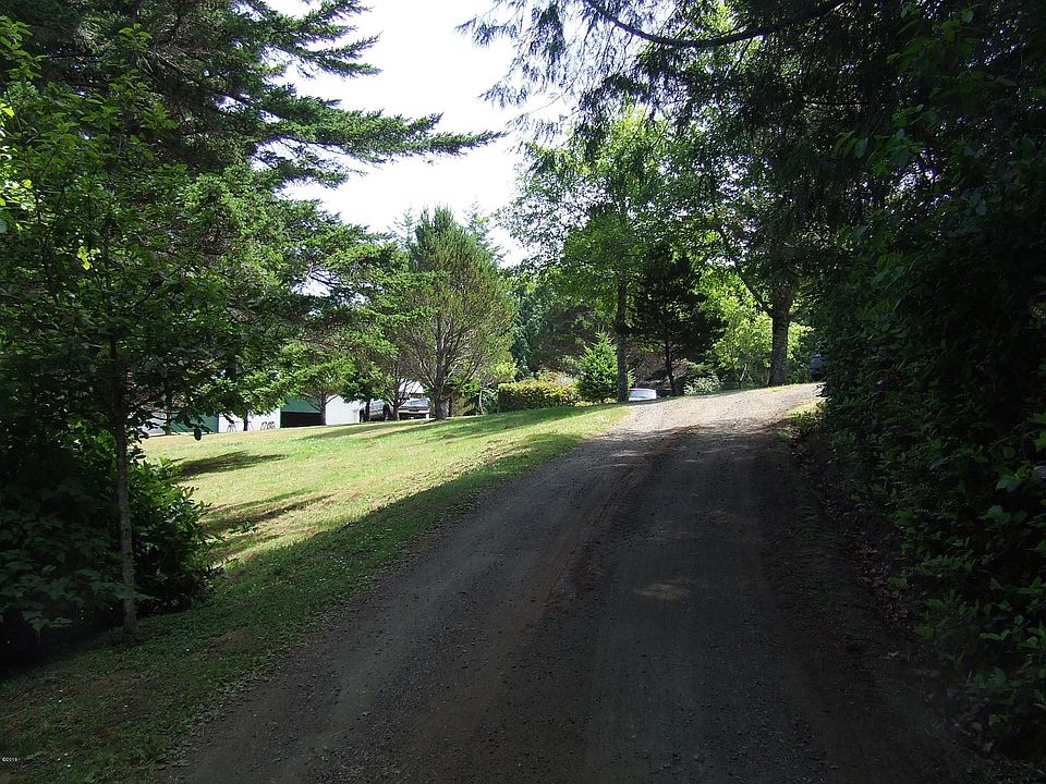 1st image of 1050 NW Tawn Mar Dr