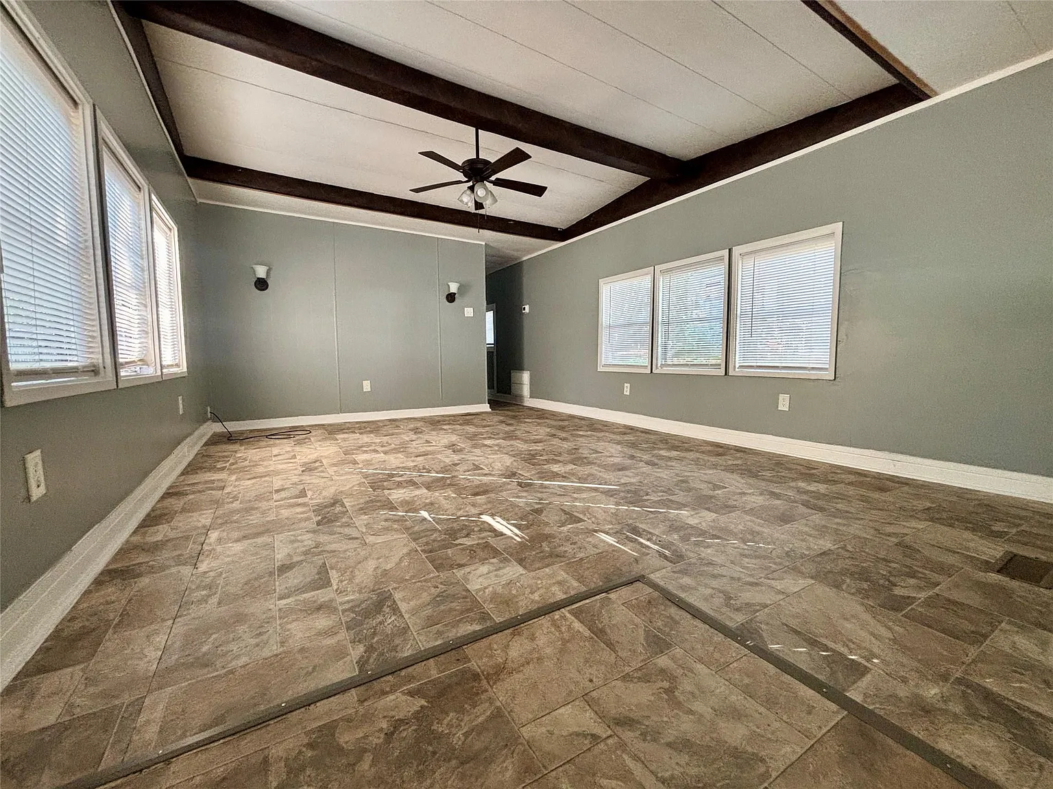 2 bed, 1.0 bath, 952 sqft, $1,075 — Photo 3