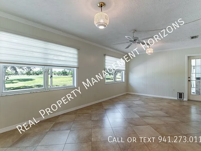 5217 Canterbury Dr — Photo 9
