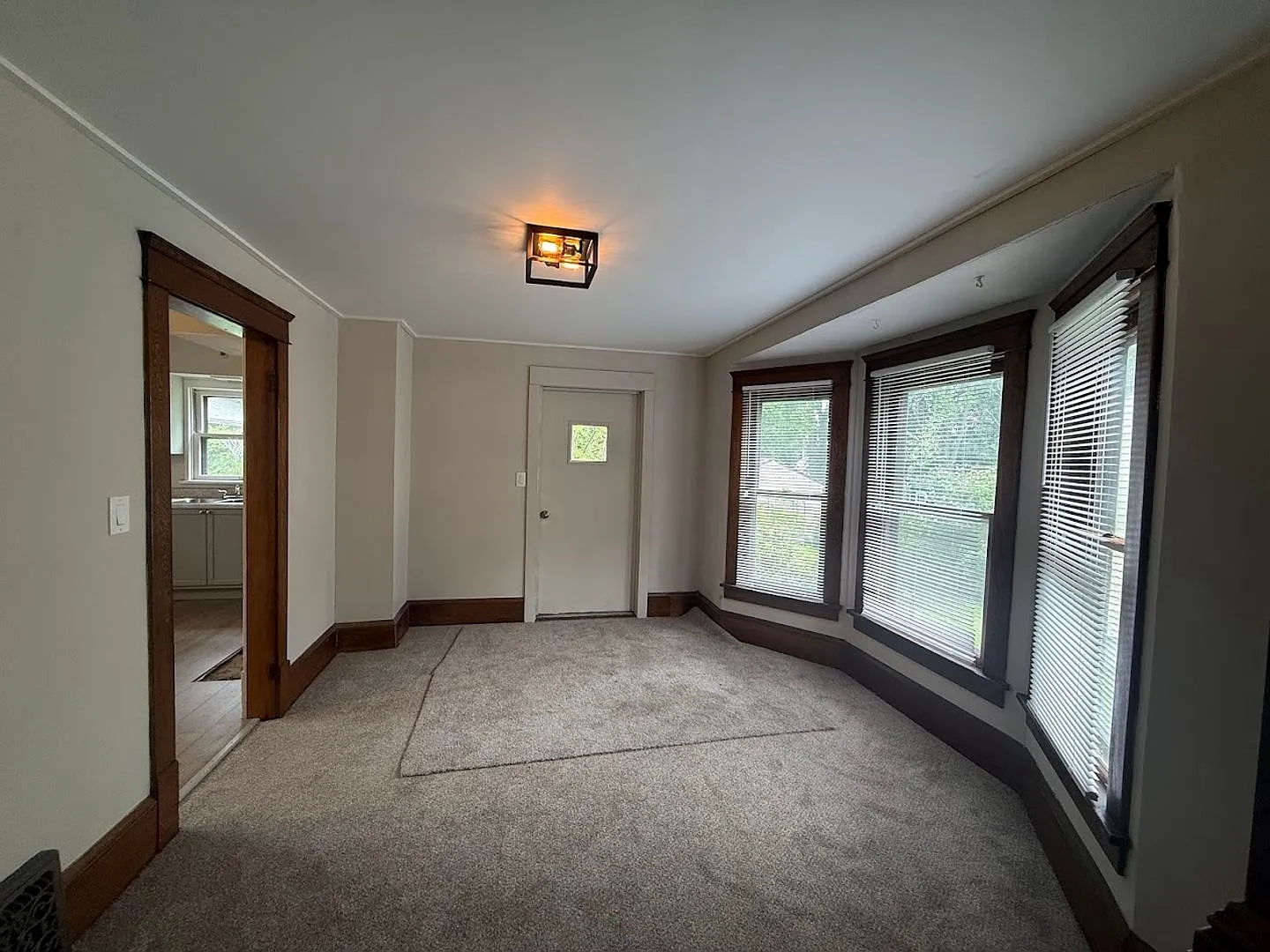 Three bedroom one bathroom home for rent — Photo 4