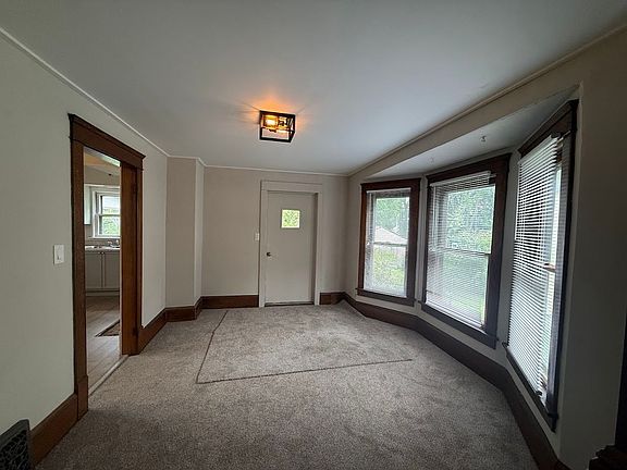 4th image of 2337 22nd St SW
