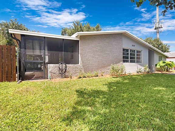 4th image of 2830 N 62nd Avenue