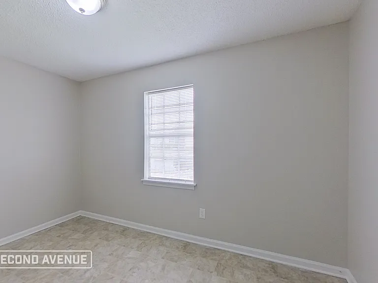 1739 Huntington Dr — Photo 8