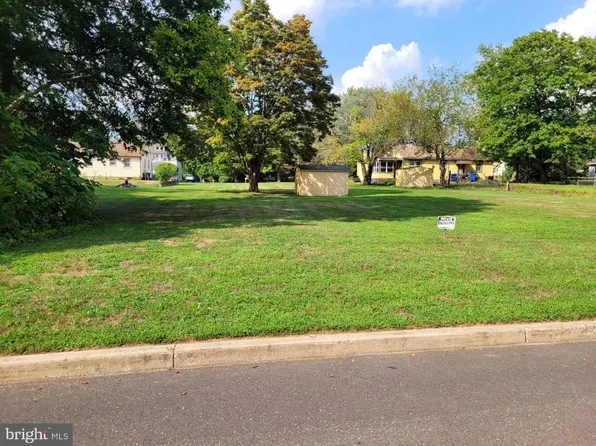 433 Shaver Dr, Florence, NJ 08518