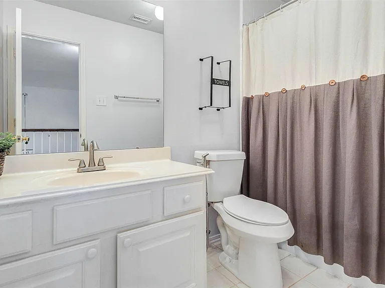 1606 Barrington Hills Ln — Photo 41