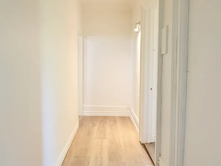 537 Confederation St #7 — Photo 7