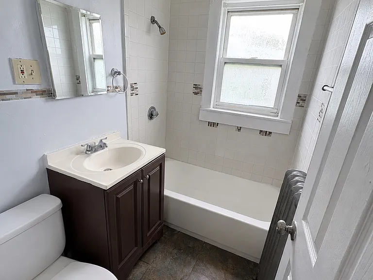 104 Adams St #6 — Photo 2