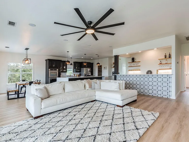 22401 Briarview Dr — Photo 16