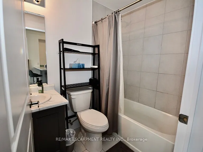 450 Dundas St E #404 — Photo 10