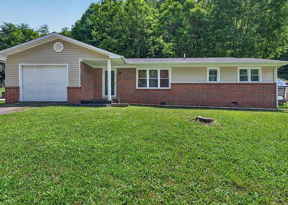1st image of 168 Country Oaks Dr