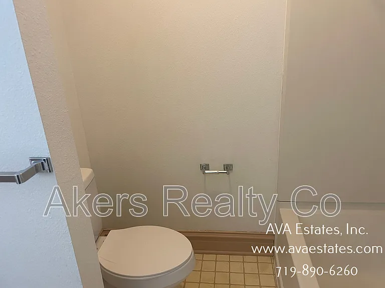 407 W 11th St #B — Photo 13