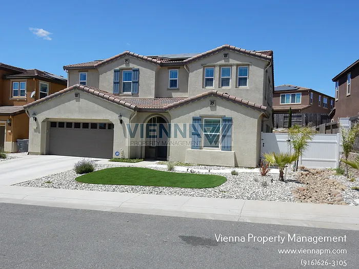 5635 Saratoga Cir — Photo 2