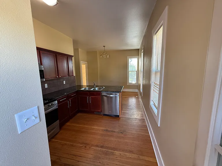915 E Routt Ave — Photo 3