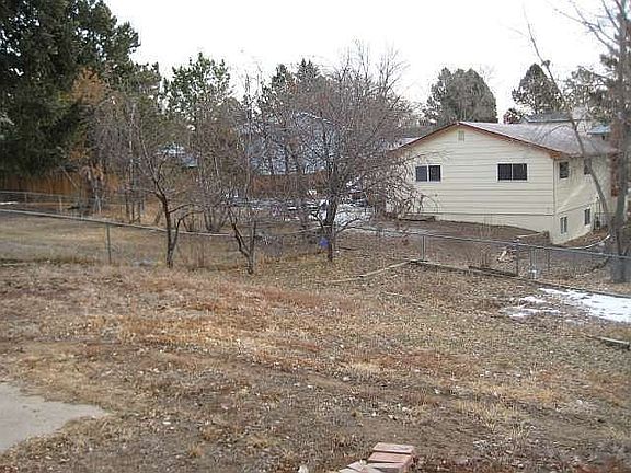 Large  Fenced Backyard!