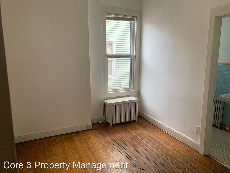 2nd image of 826 Walnut W Chenery #620