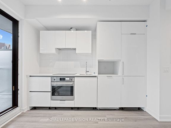 3rd image of 230 Simcoe St #3113
