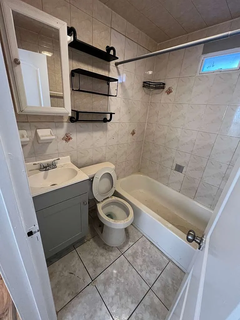 2 bed, 1.0 bath, $2,350 — Photo 2