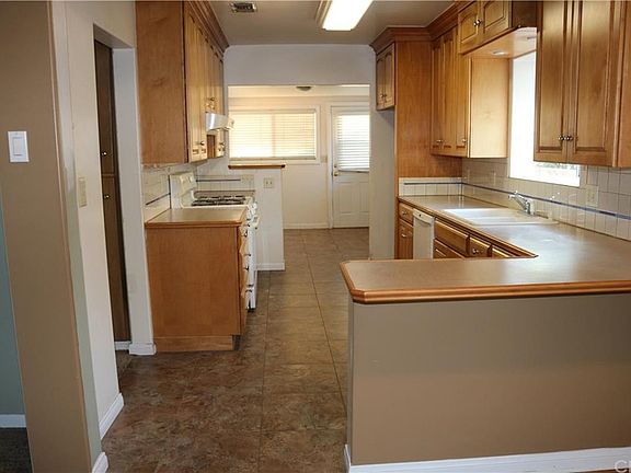 4th image of 4758 Sunfield Ave