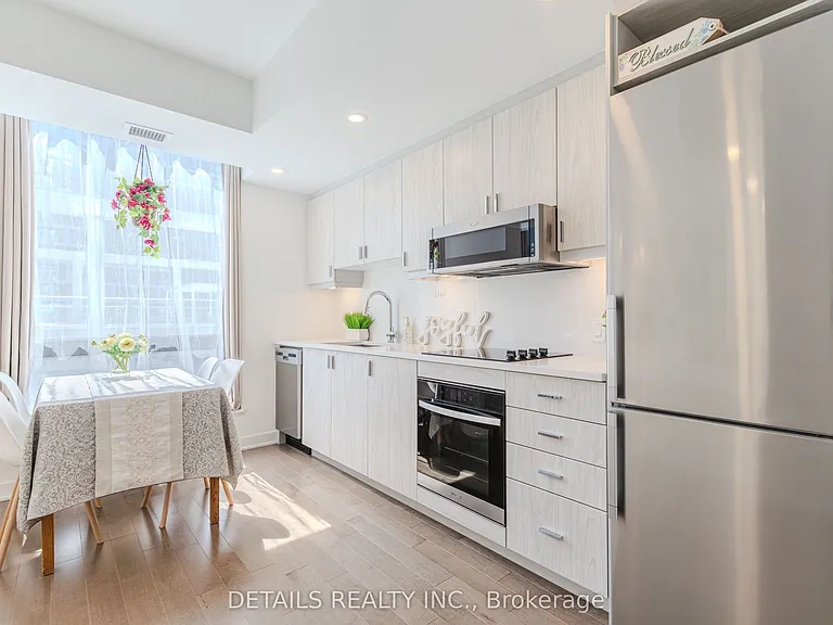 340 Queen St #1008 — Photo 10