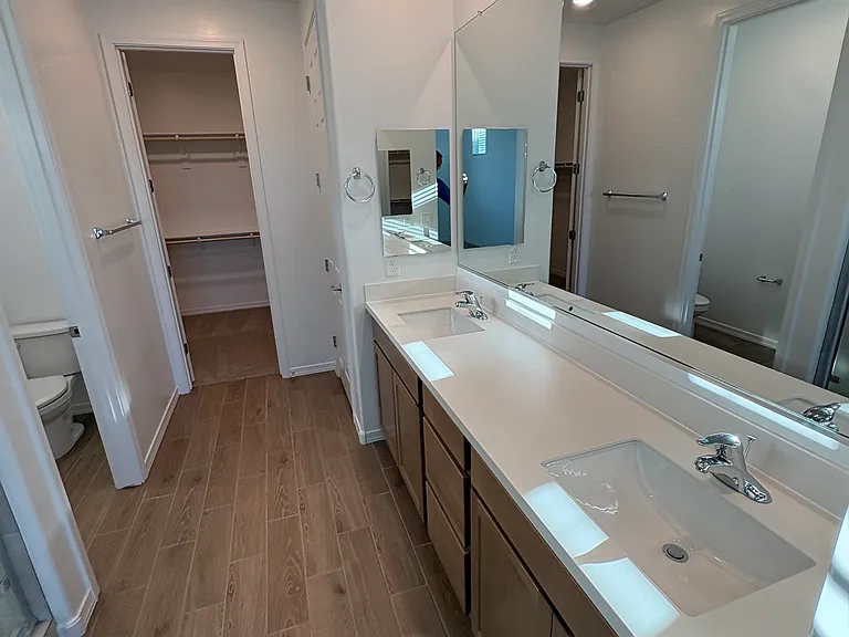 675 W Riparian Dr — Photo 5
