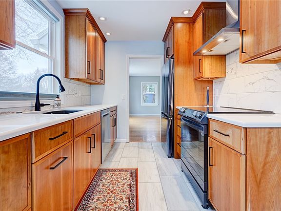 5th image of 155 Berwick Rd